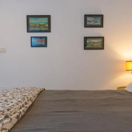 Apartment Chiaia Three *