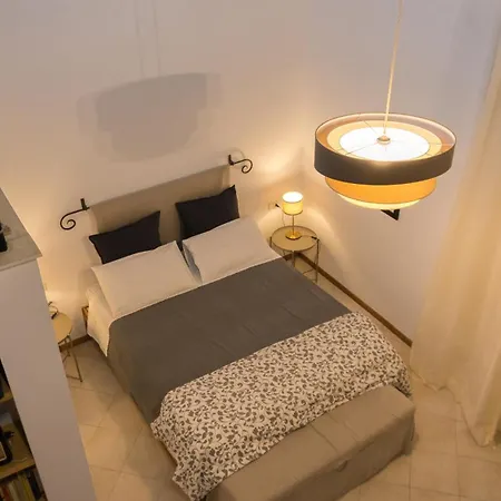 Apartment Chiaia Three Naples