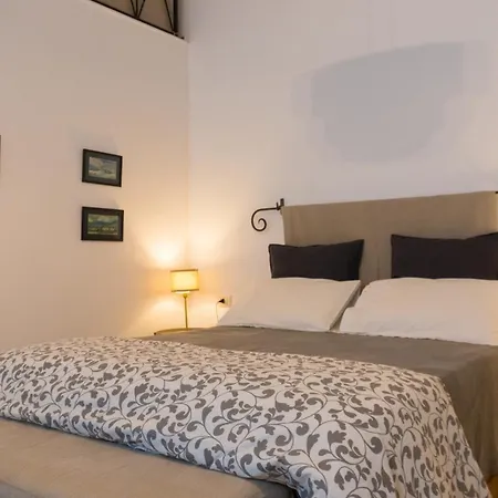 Chiaia Three Appartement